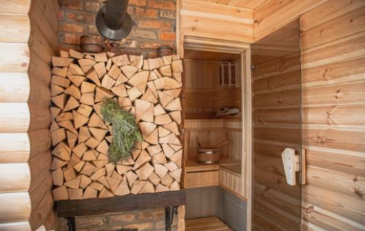 Cubos de agua y cucharones: Accesorios tradicionales de sauna.