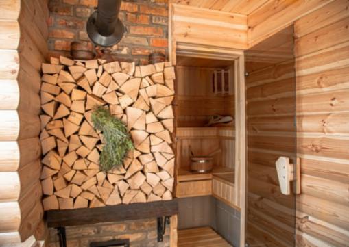 Medidas de seguridad contra incendios para saunas de leña.