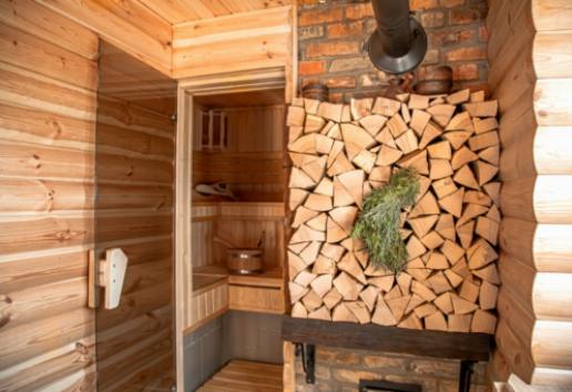 Diseño de sistemas de ventilación efectivos para saunas de leña.