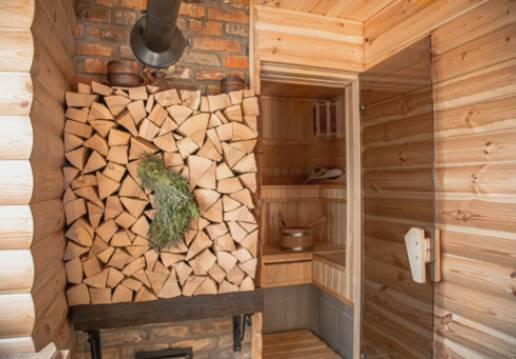 Manteniendo la calidad del aire en saunas de leña.